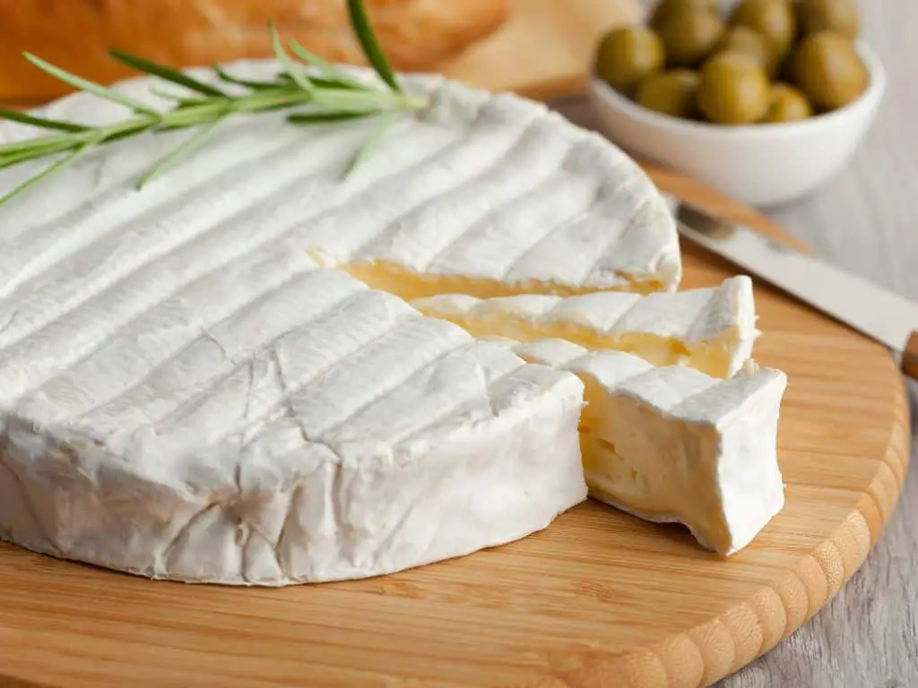 What To Serve With Brie