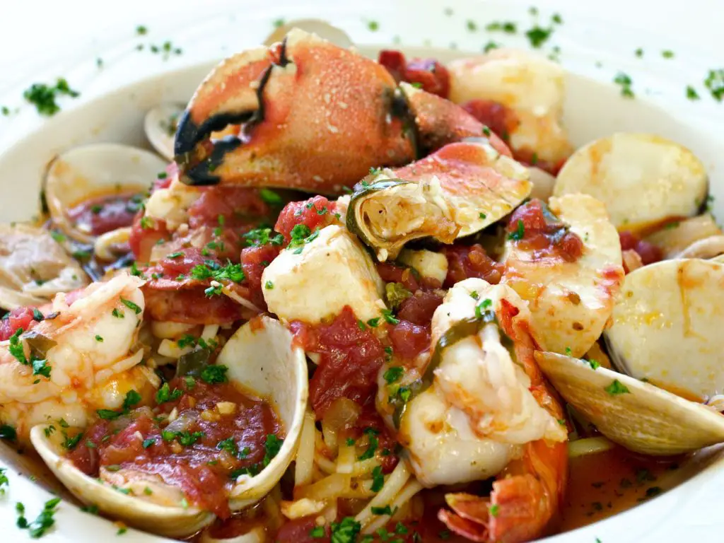 What To Serve With Cioppino