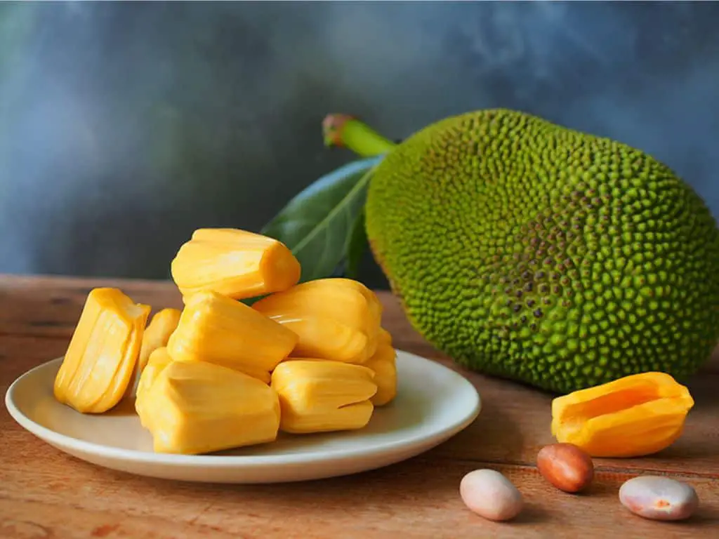 What does jackfruit taste like?